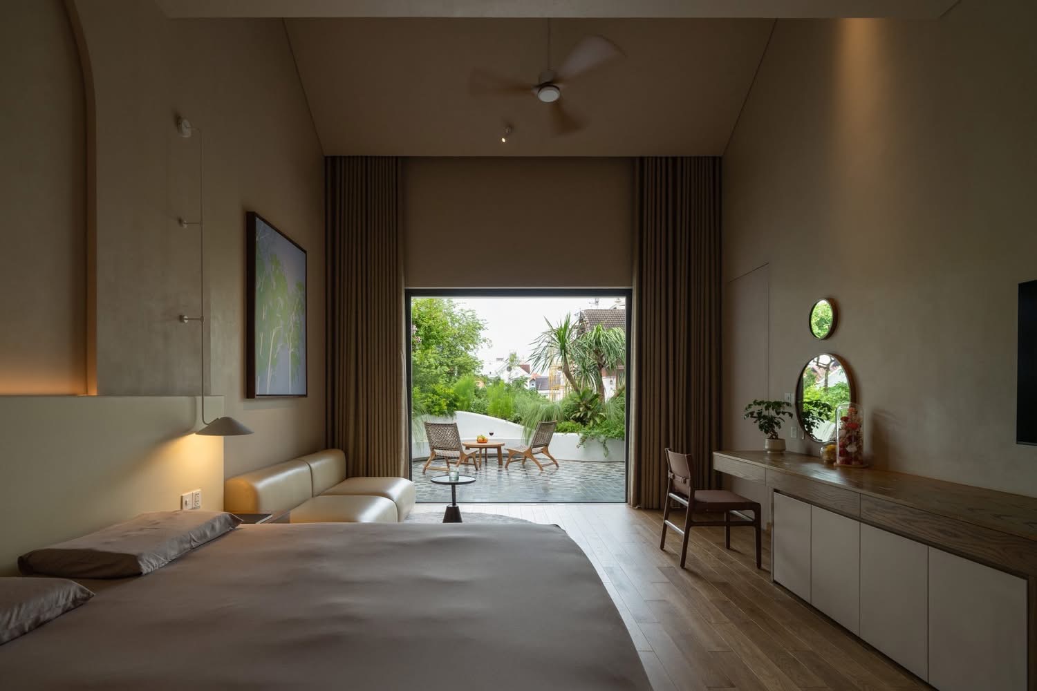Bề mặt hoàn thiện cát SHU — biệt thự Anh Tuấn